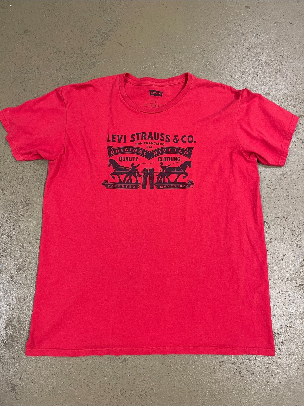 Levi Strauss & Co Men’s Red Crewneck Graphic T-Shirt XL